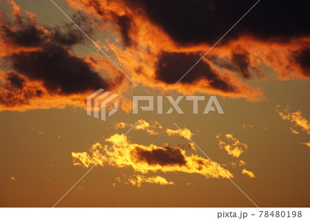 夕日に輝く雲 夕日に輝く雲 78480198