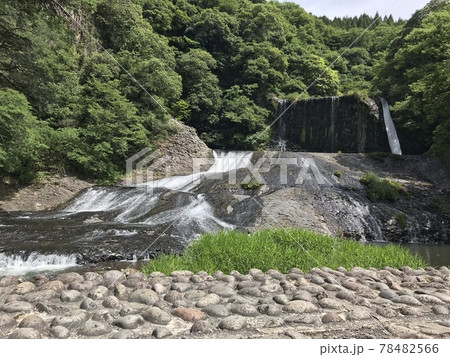 夏にオススメの滝 夏にオススメの滝 78482566
