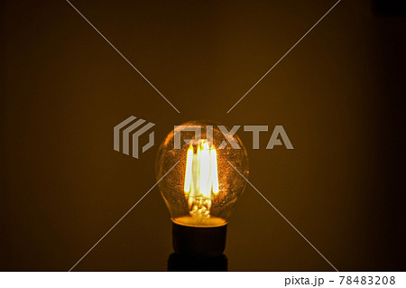 暖色の電球(暗) 78483208