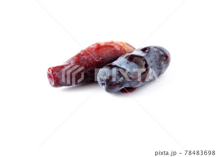Ripe and unripe honeyberries 78483698