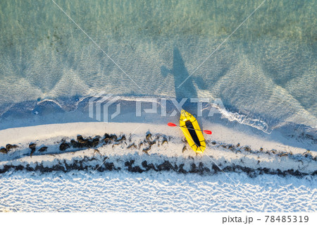 Yellow packraft rubber boat with red padle 78485319