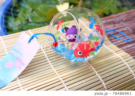 夏イメージ　金魚と風鈴 78486961