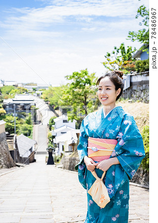 女子旅で着物を着て観光をする若い女性 【杵築市】 女子旅で着物を着て観光をする若い女性 【杵築市】 78486967