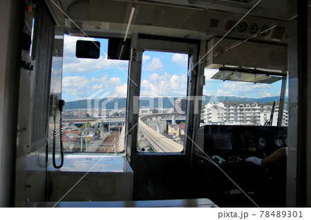 蛍池駅より門真市駅に向かう大阪モノレールは阪急宝塚線から大きく右にカーブし離れていく。 78489301