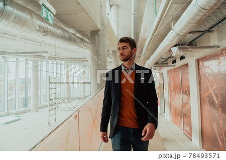 architect or businessman visiting construction site 78493571