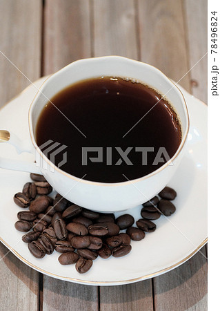 木の机に置いたコーヒーカップ 木の机に置いたコーヒーカップ 78496824