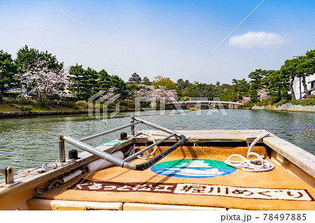 島根県松江市 松江城の堀川めぐり 撮影ポイントの北堀橋と船からの眺め 島根県松江市 松江城の堀川めぐり 撮影ポイントの北堀橋と船からの眺め 78497885