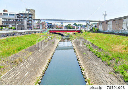 堰場橋／大栗川、大塚・帝京大学駅周辺を望む(東京都八王子市)【2021.6】 78501008