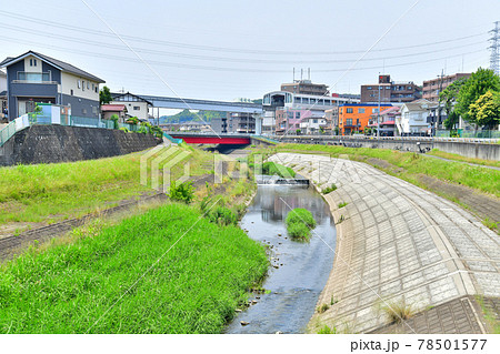 堰場橋／大栗川 大塚・帝京大学駅周辺を望む(東京都八王子市)【2021.6】 78501577