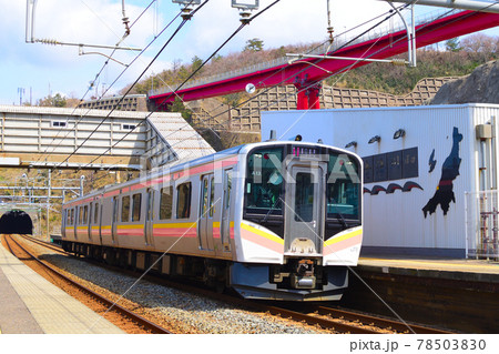 JR東日本 信越本線 青海川駅 駅構内(車両付き)風景 JR東日本 信越本線 青海川駅 駅構内(車両付き)風景 78503830