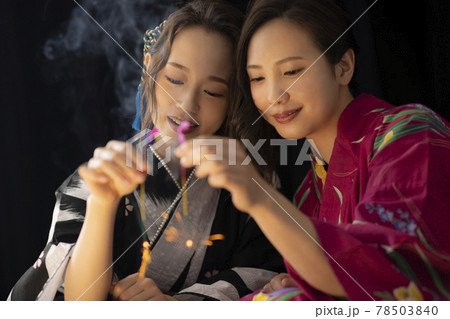 浴衣　線香花火 78503840