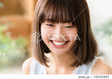 笑顔の女性. 笑顔の女性. 78503895