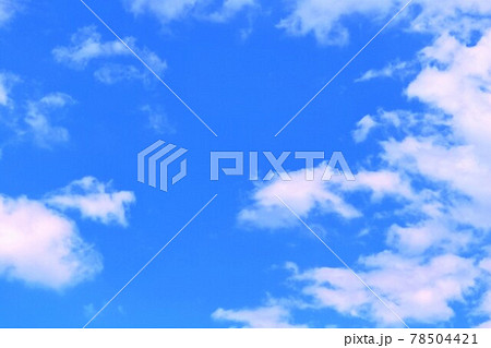 青空と白い雲 78504421