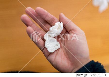 ポケットに入れっぱなしだったティッシュ 78506001