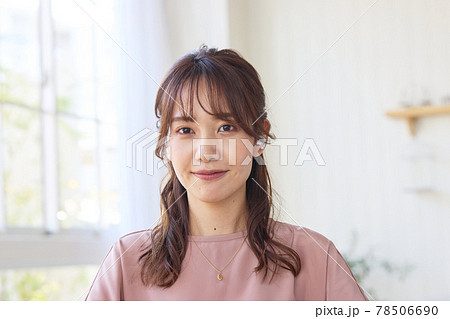 オンライン会議をする女性 オンライン会議をする女性 78506690