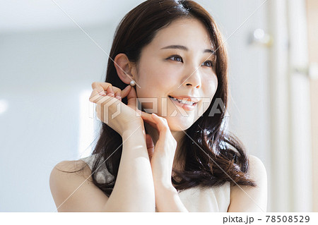 女性　メイクアップ　ビューティー 78508529