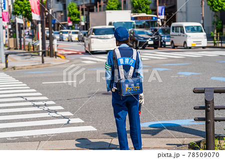女性警察官 尻 