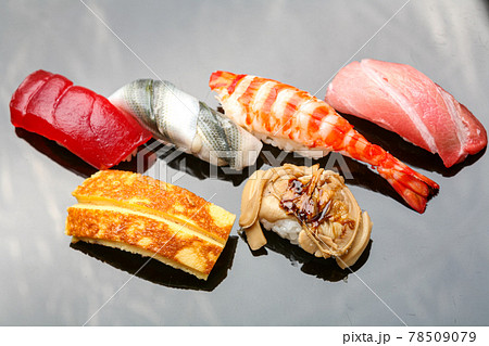 日本の伝統 江戸前寿司の盛り合わせ 日本の伝統 江戸前寿司の盛り合わせ 78509079