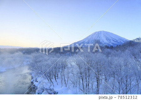 霧氷と毛嵐と羊蹄山 霧氷と毛嵐と羊蹄山 78512312