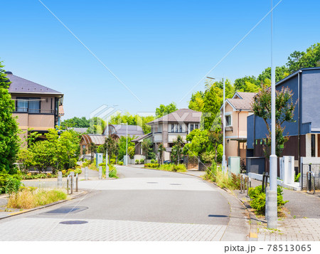 郊外の住宅地　無電柱化タウン 78513065