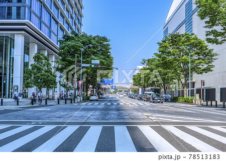 横浜みなとみらいの都市風景　パシフィコ横浜展示ホール前 78513183