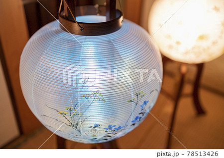 和室とお盆提灯 78513426