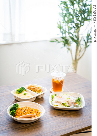 テイクアウト　デリバリーフード　お弁当 78513673