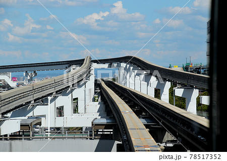 大阪モノレール万博記念公園駅から本線と彩都線のモノレール独特の分岐をみる　本線へ進入 78517352