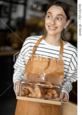 Housewife with freshly baked croissants at home 78518246