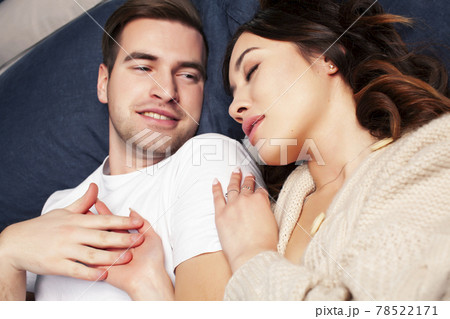 young pretty couple together in bed sleeping chill, lifestyle people concept 78522171