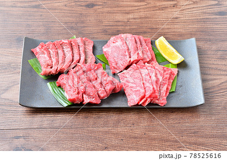 国産交雑牛の牛肉希少部位の焼肉用の生肉。シンシン、イチボ、ザブトン、ミスジ。(部位名は正しいか不明) 国産交雑牛の牛肉希少部位の焼肉用の生肉。シンシン、イチボ、ザブトン、ミスジ。(部位名は正しいか不明) 78525616