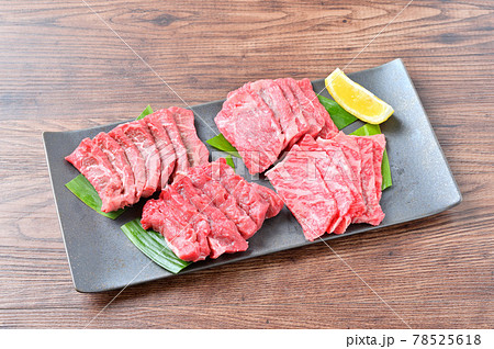 国産交雑牛の牛肉希少部位の焼肉用の生肉。シンシン、イチボ、ザブトン、ミスジ。(部位名は正しいか不明) 国産交雑牛の牛肉希少部位の焼肉用の生肉。シンシン、イチボ、ザブトン、ミスジ。(部位名は正しいか不明) 78525618