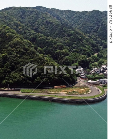 山里と海に挟まれて走るディーゼルカー~おれんじ鉄道 山里と海に挟まれて走るディーゼルカー~おれんじ鉄道 78526689