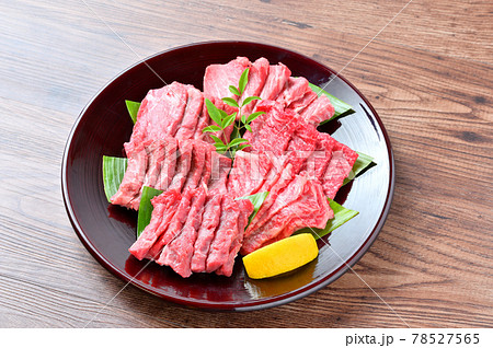 国産交雑牛の牛肉希少部位。シンシン、イチボ、ザブトン、ミスジ、カイノミ。(部位名は正しいか不明) 国産交雑牛の牛肉希少部位。シンシン、イチボ、ザブトン、ミスジ、カイノミ。(部位名は正しいか不明) 78527565