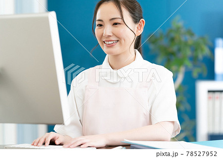医療従事者の女性 78527952
