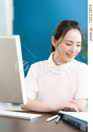 医療従事者の女性 78527953