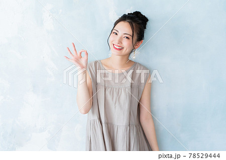20代女性のオッケーサイン 20代女性のオッケーサイン 78529444