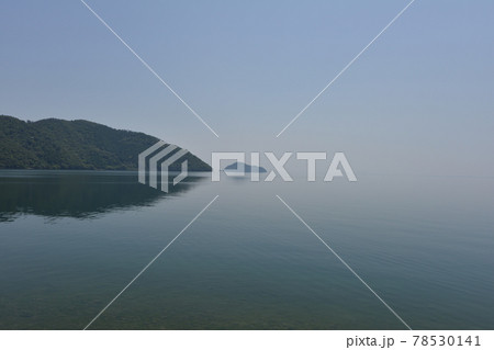 神秘的な湖の情景 神秘的な湖の情景 78530141