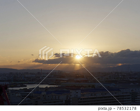 なみはや大橋から見る大阪の初日の出の風景 なみはや大橋から見る大阪の初日の出の風景 78532178