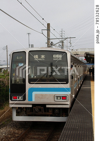 朝ラッシュの入谷駅を行く相模線205系電車 朝ラッシュの入谷駅を行く相模線205系電車 78532628