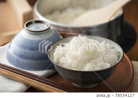 羽釜で炊いたご飯 78534127