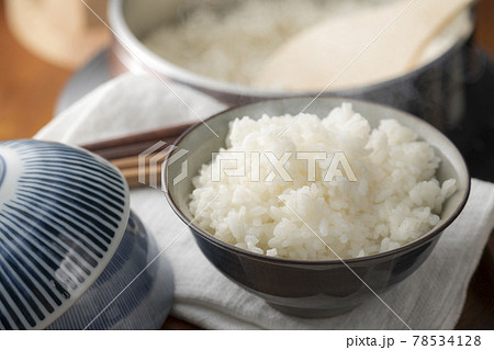 羽釜で炊いたご飯 78534128