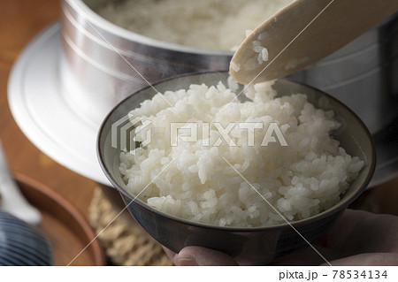 羽釜で炊いたご飯 78534134