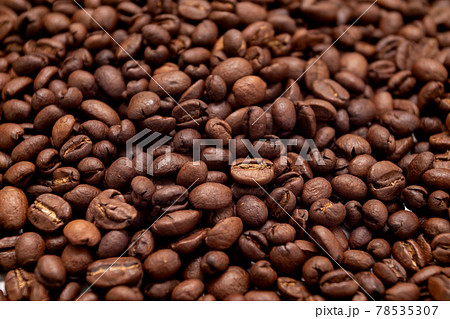 Coffee beans background. Roasted coffee full frame. Texture of dark coffee beans. 78535307