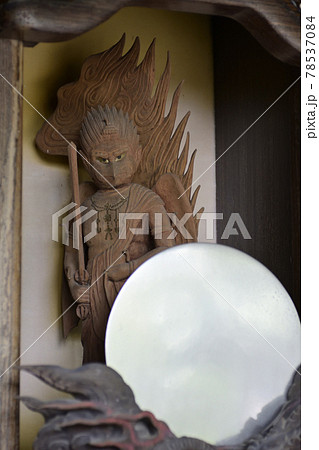 高尾山薬王院　納札堂　烏天狗像 78537084