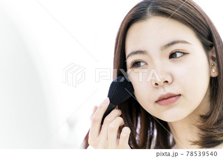 美容　化粧　ビューティー　コスメ　メイクブラシ　女性 78539540