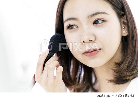 美容　化粧　ビューティー　コスメ　メイクブラシ　女性 78539542