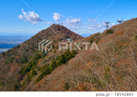 秋の茨城の筑波山 女体山頂から西側の男体山方面を見る 78542865