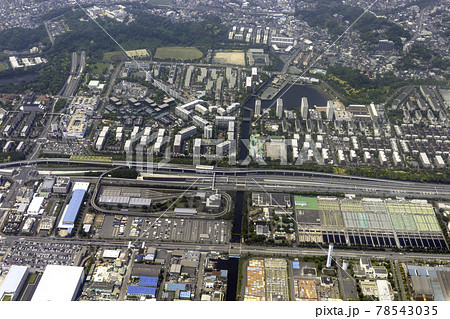 横浜シーサイドラインの並木中央駅付近を空撮 78543035