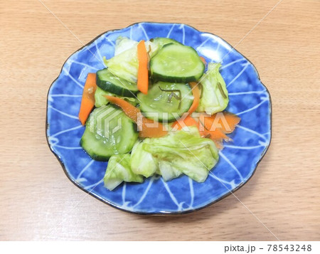 きゅうりとキャベツと人参の浅漬け 78543248